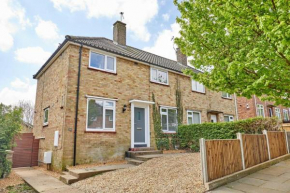 Modern 4 Bedroom, central location, Parking x2
